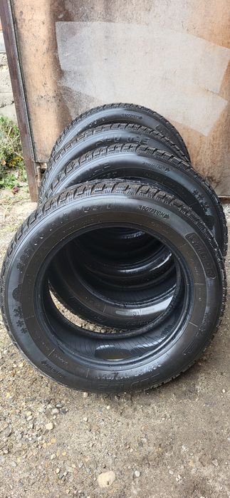 Продам комплект зимних шин 225 60 r17