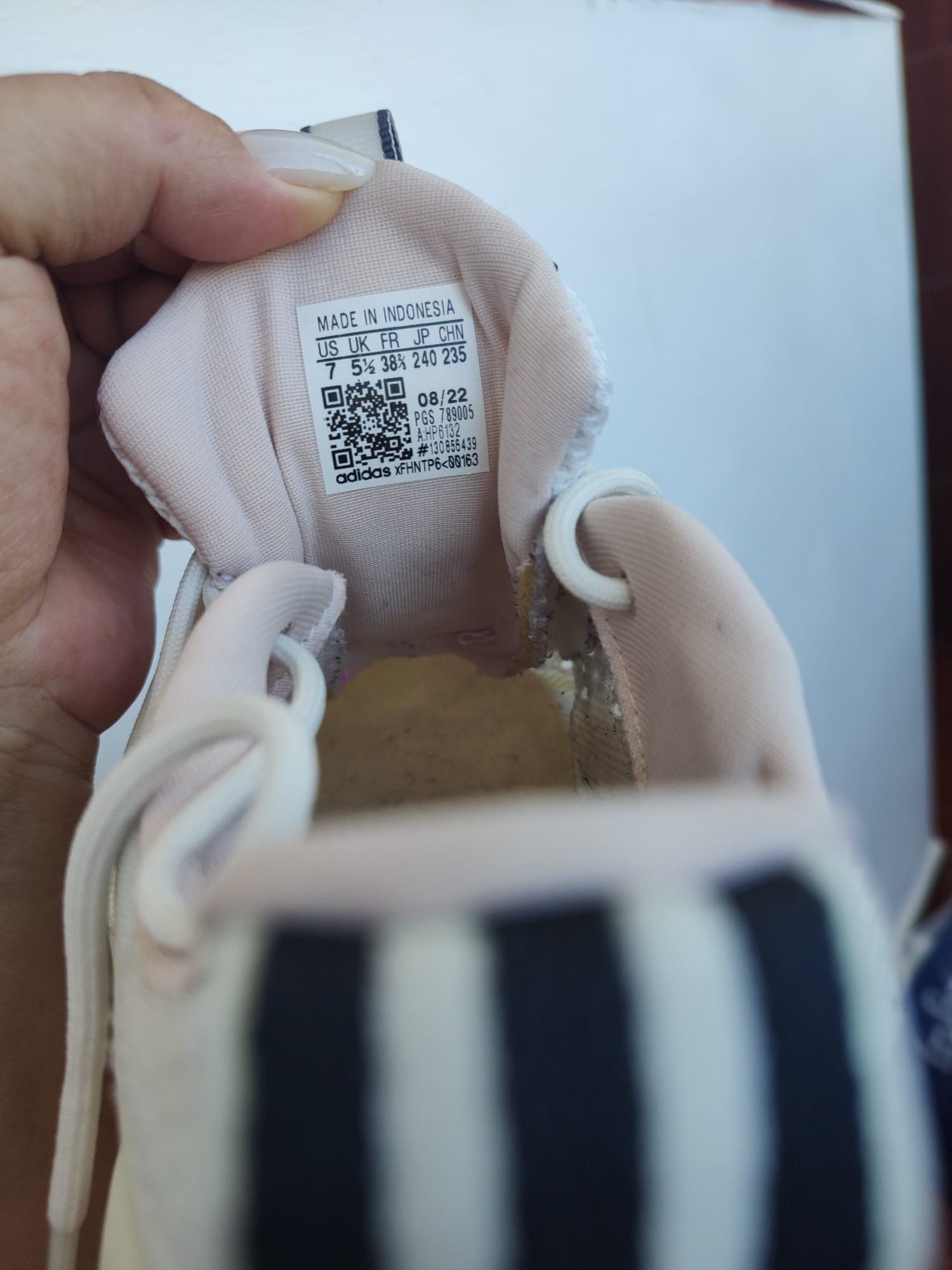 Adidași AlphaBoost V1