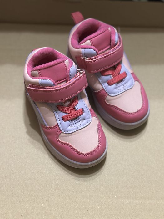 Sneakersi inalti 22