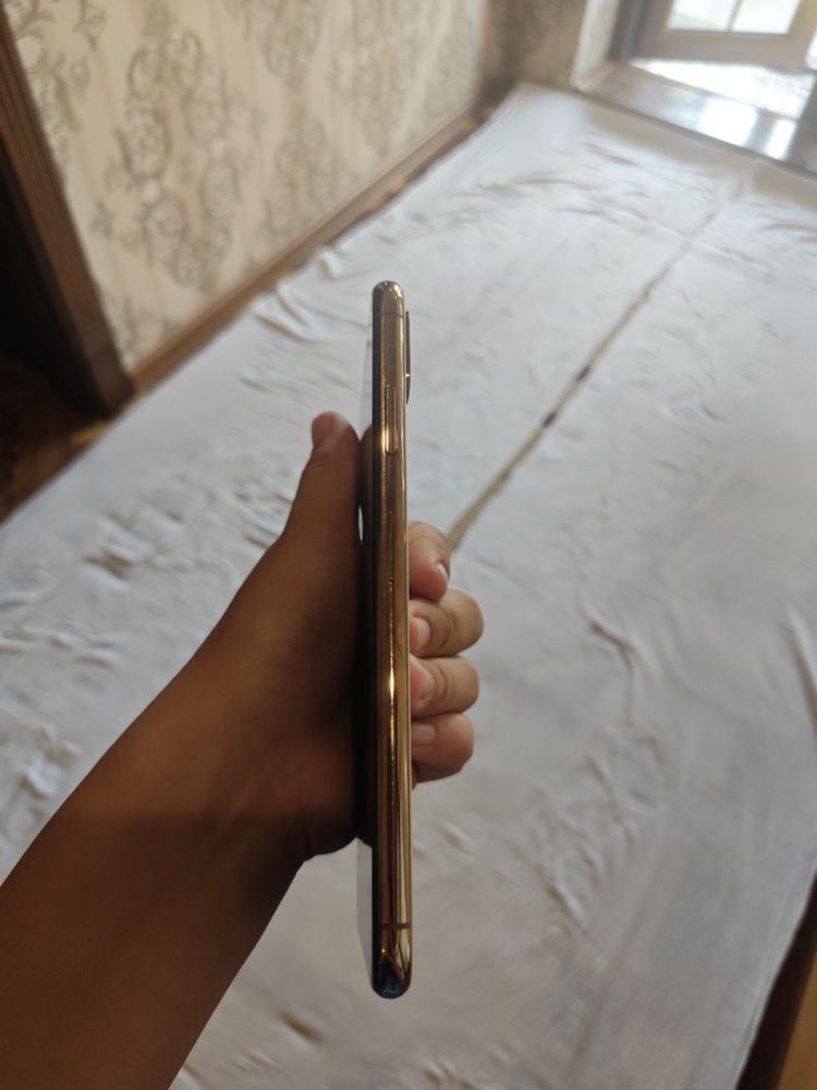 Iphone xs max 64 gb bitta aybi oynasi singab ekranga otmagan yomkst 79