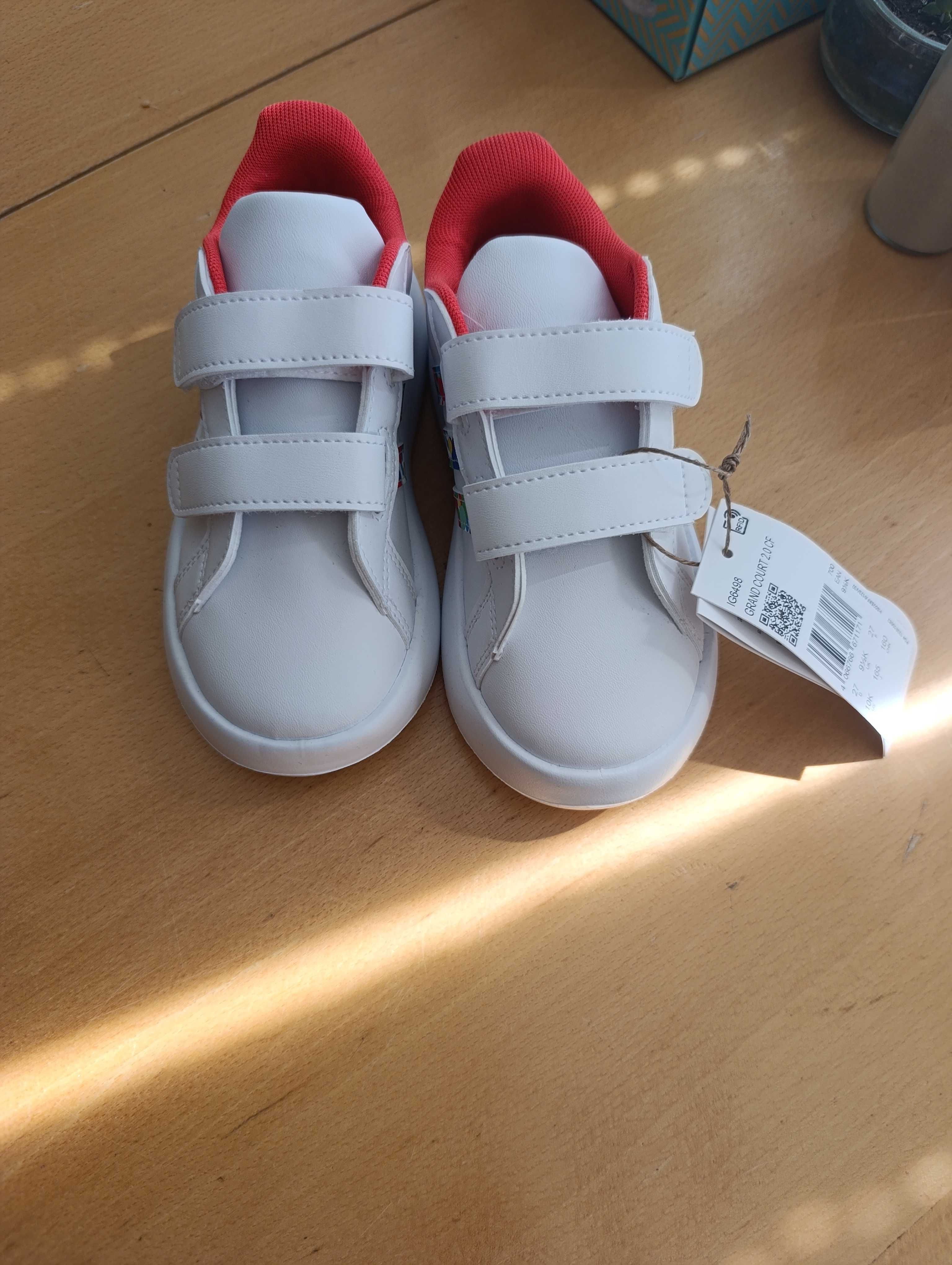 Маратонки за момиче adidas нови с етикет