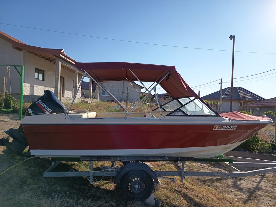 Vând Bayliner bowrider cu Suzuki 140 cp