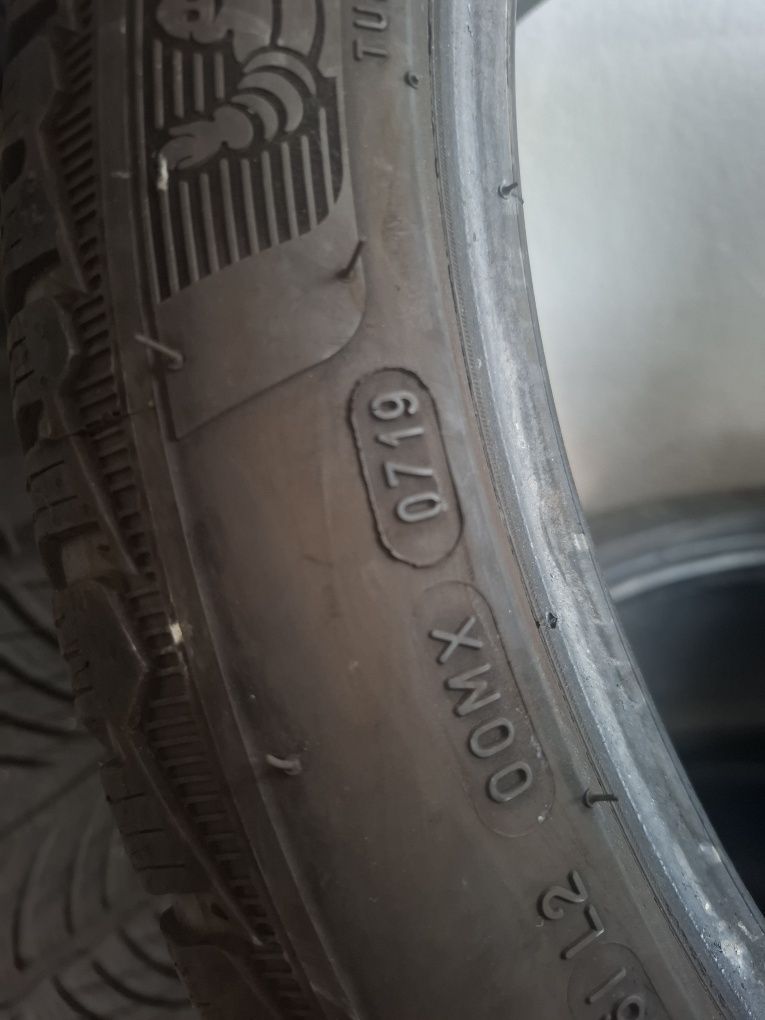 Гуми 255/40/20 Michelin 4 броя зимни дот 0719