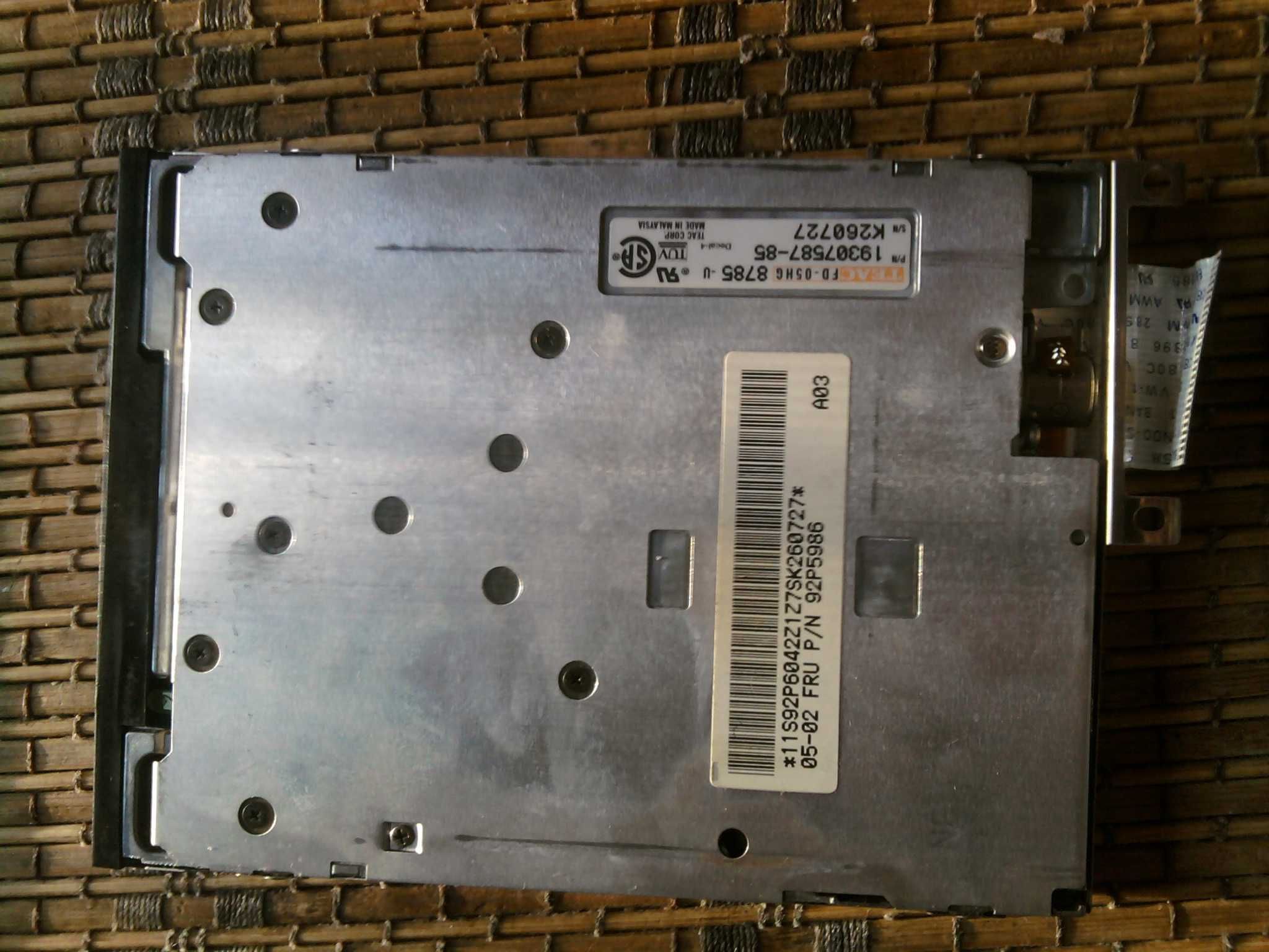 Продам Дисковод  Teac FD-05HG-8785 F и два HDD диска на 250Gb и 320Gb.