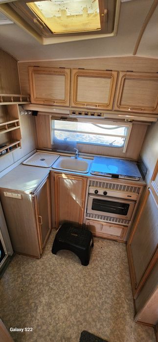 Двуместна каравана