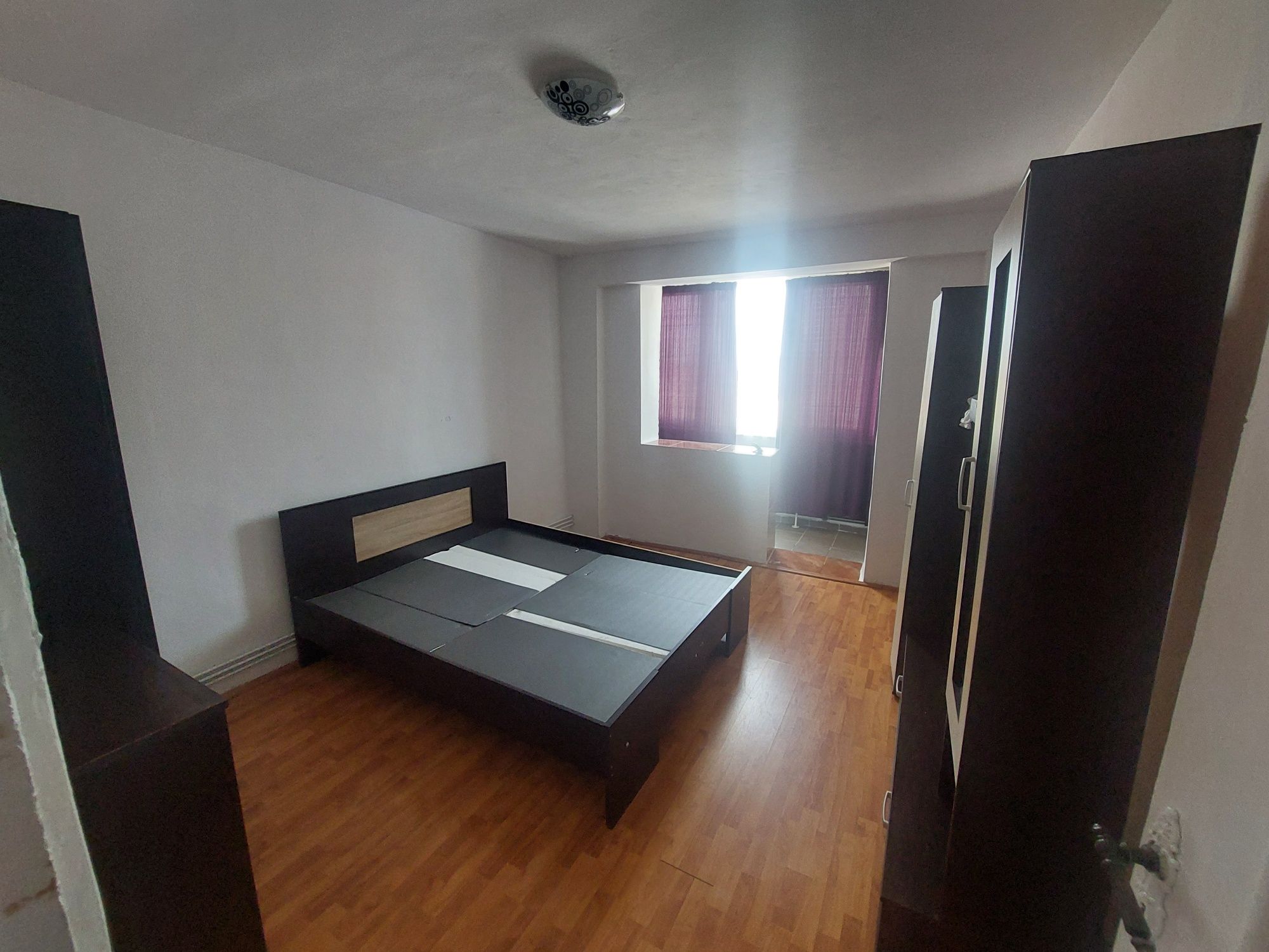 vand apartament 2 camere