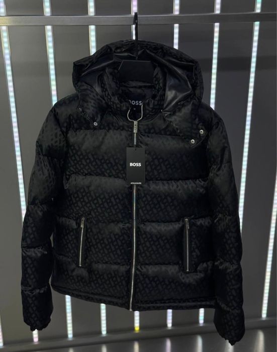 Geaca Boss ,nou cu eticheta