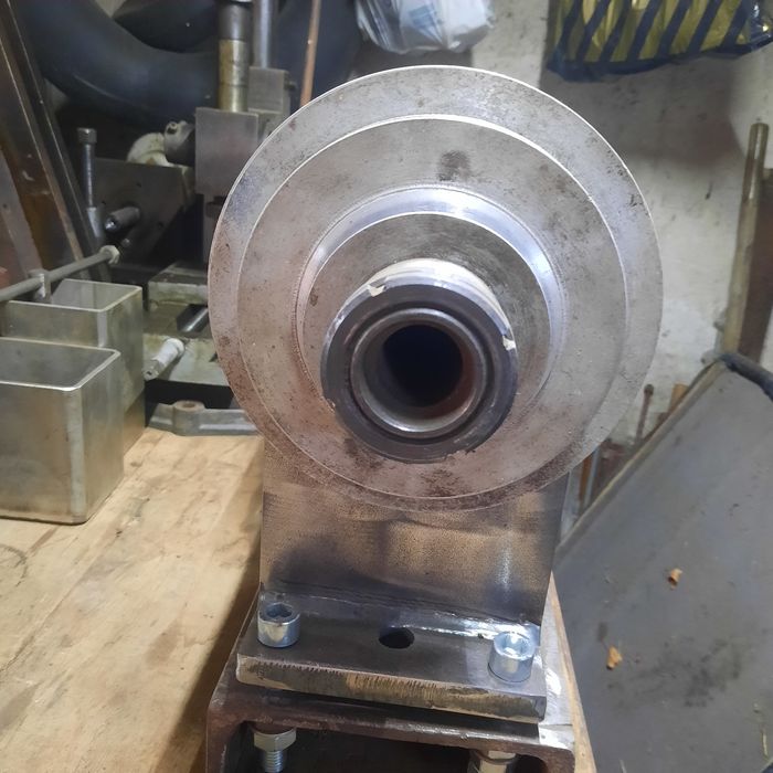 Vând ax pentru strung