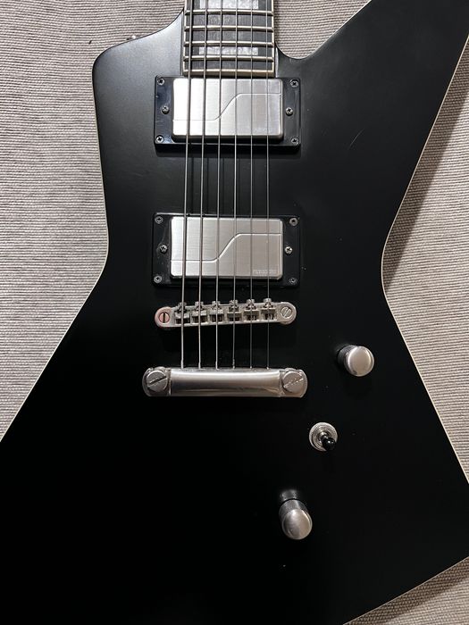 Продавам електрическа китара Epiphone Extura Prophecy Jet Black