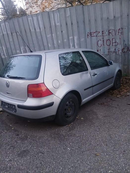 Vand Golf 4 Coupe 450€ motor 1.4 benzina