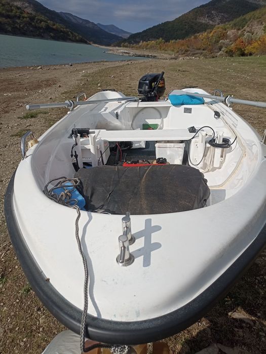 Лодка Мегакрафт комплект с двигател.