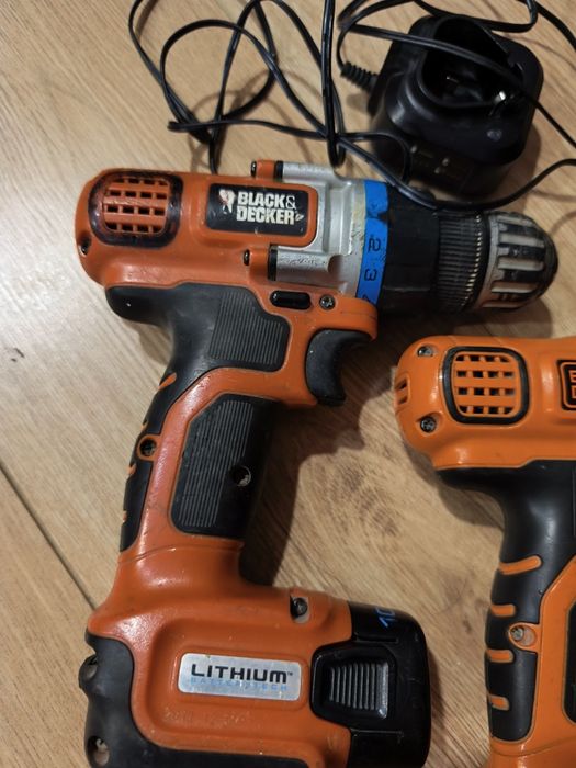 Autofiletante blsck&decker 2 bucati si incarcator original.