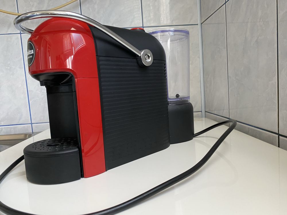 Кафемашина с капсули Lavazza jolie