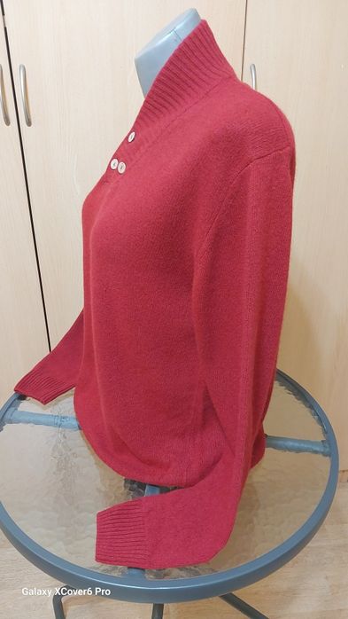Мъжки пуловер Cashmere.30%кашмир, 20%коприна,  50% вълна. Размер М