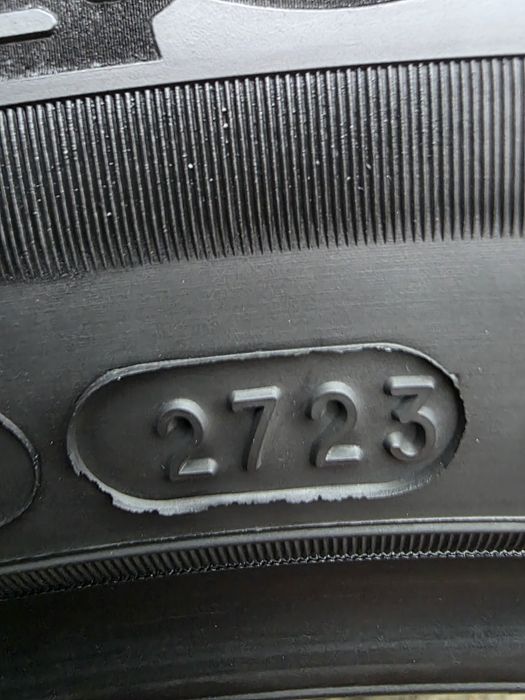 Vând patru anvelope de iarna michelin pilot alpin  235 60 18 dot 2723