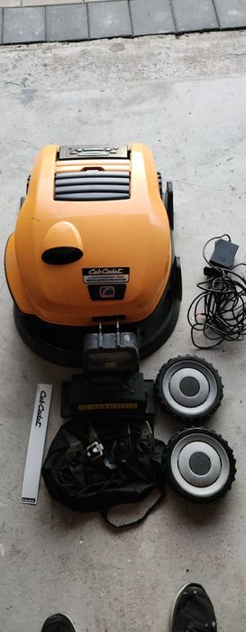 Robot de tăiat gazonul