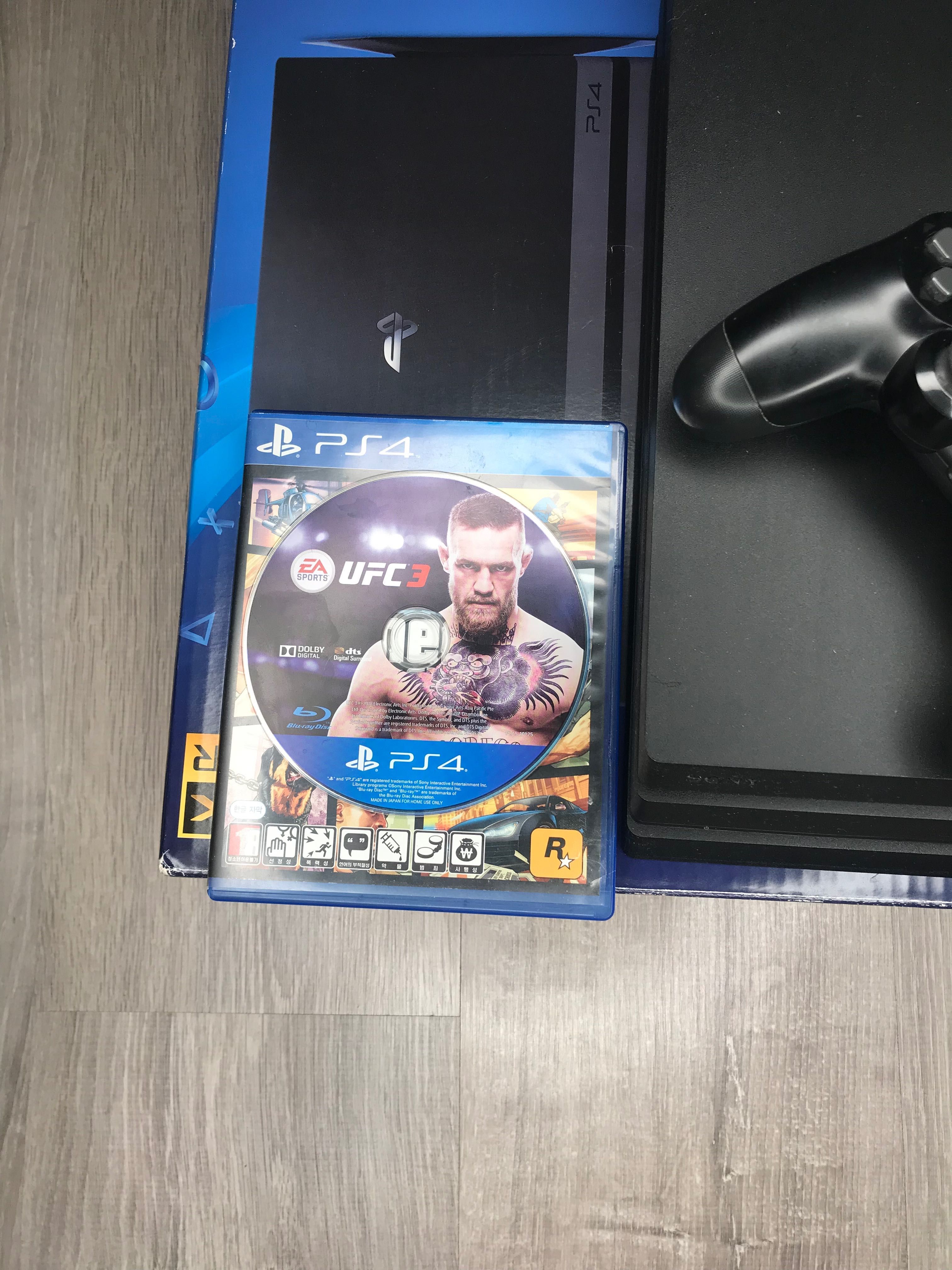 PlayStation 4 pro 1 терабайт с 2 джойстиками в идеале