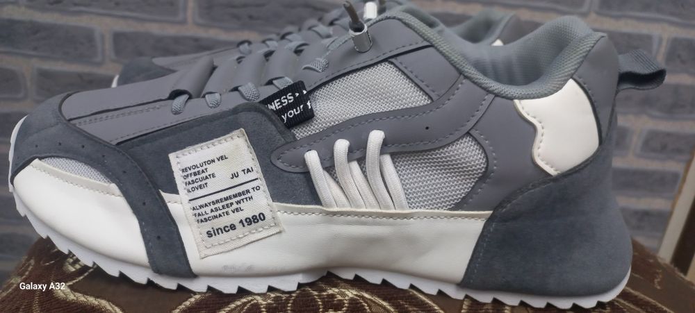 Кросовки.янги.43 размер.300 минг ками бор