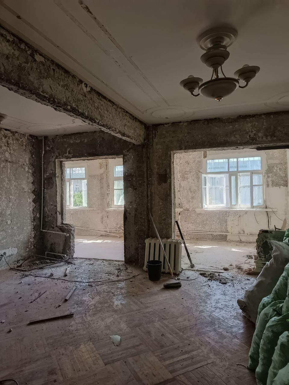 Demantaj kuvartera Uy buzish O'fes buzish Ishlari Bor