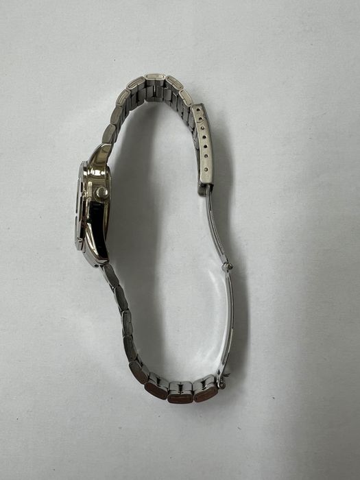 Дамски часовник Q&Q Кварцов