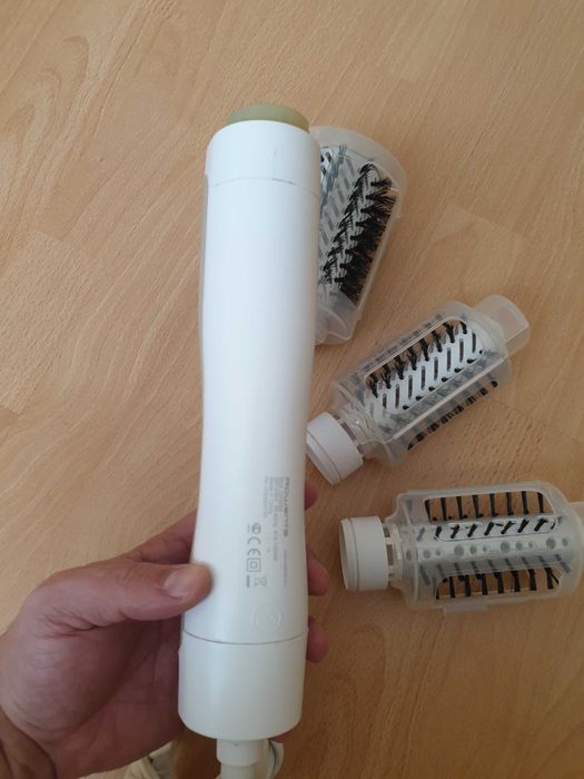 Perie cu aer cald de indreptat parul Rowenta Brush Active CF9250