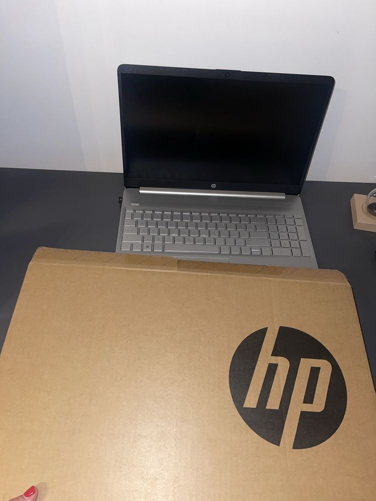 Laptop HP nou - silver