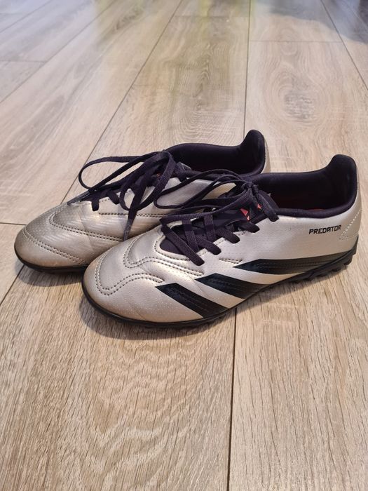 Vand ghete fotbal nr 36 Adidas Predator pt teren sintetic