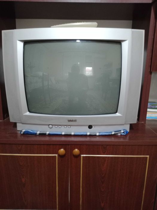 Продавам телевизор