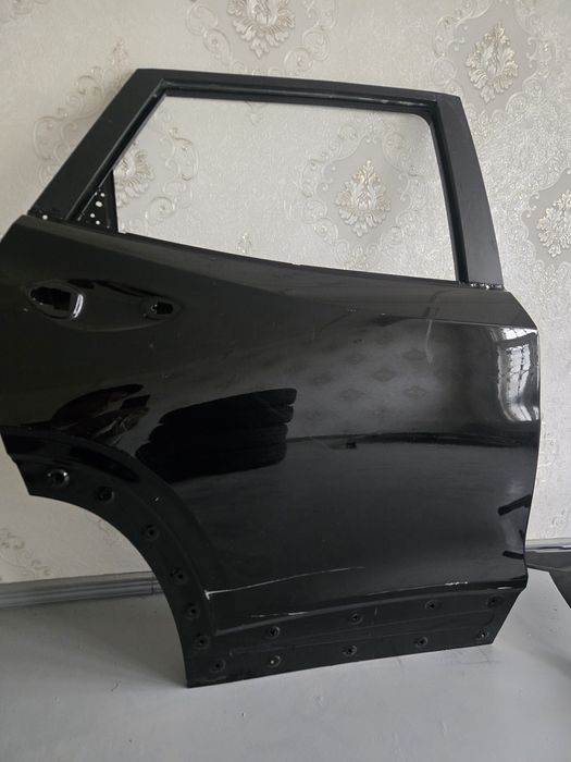 Trekir orqa ong taraf eshigi