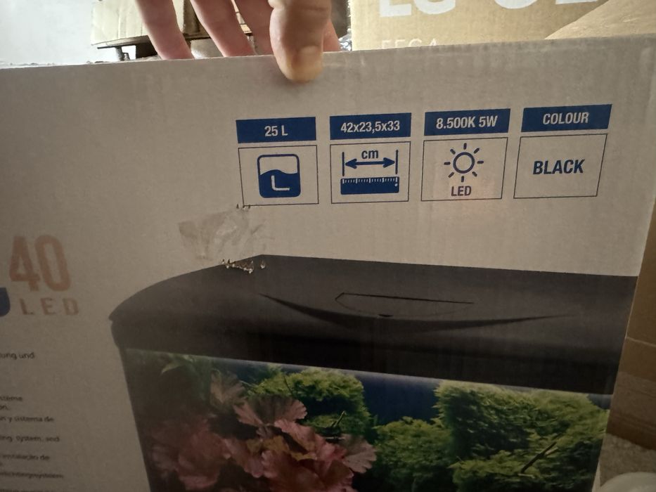 Аквариум напълно оборудван