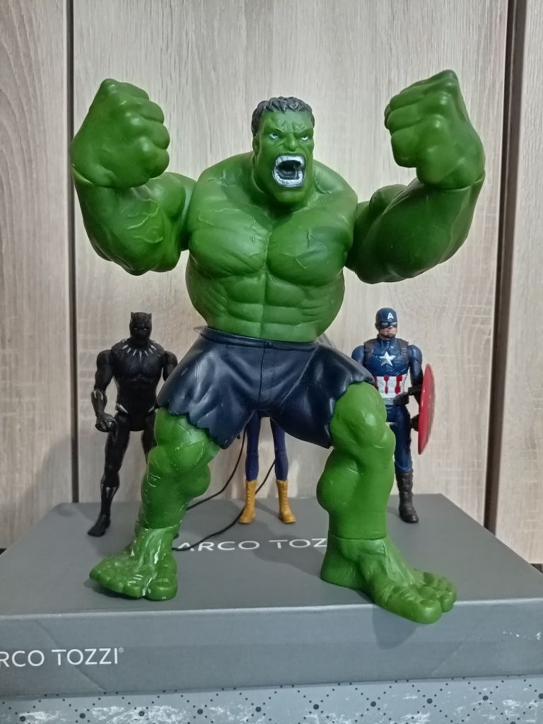 Figurina Hulk mare