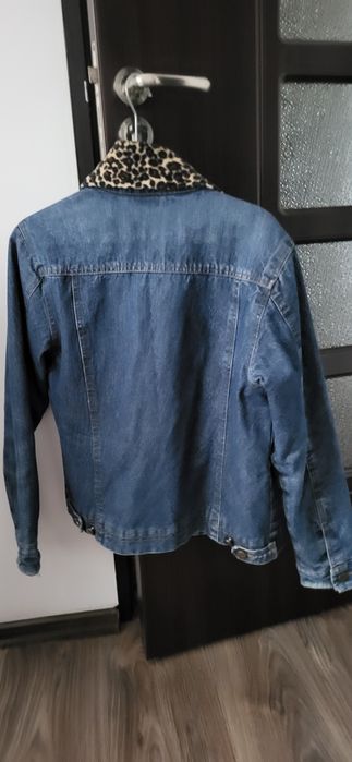 Vând geaca denim