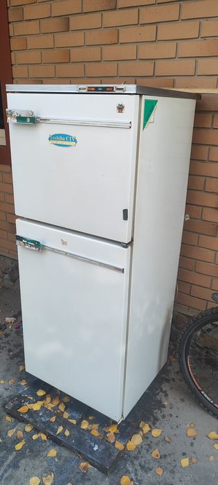 Холодильник двухкамерный Бирюса