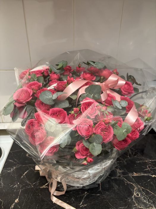 Кустовая роза Большая цветы