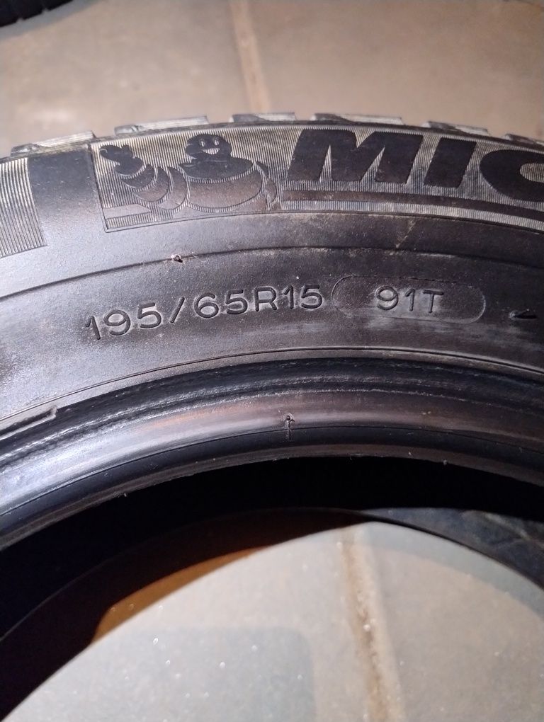 Vând 1 anvelopa 195/65/R15 MICHELIN