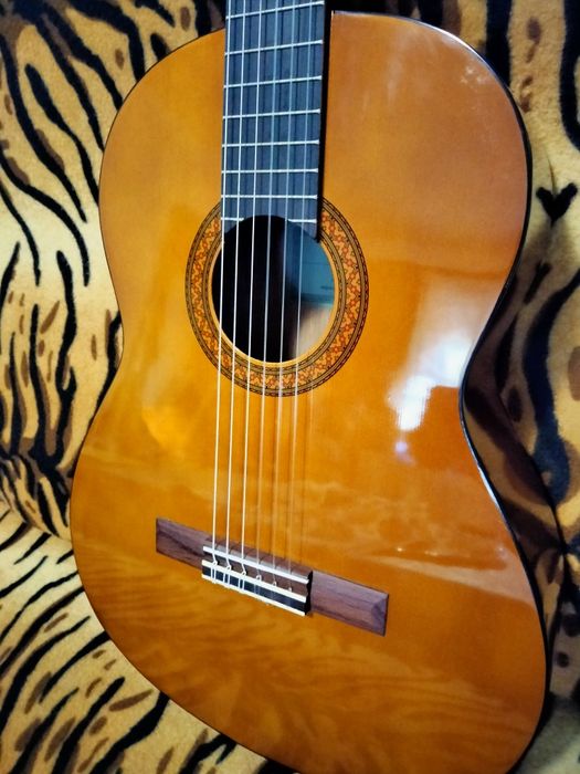 Yamaha C40 с вграденa електроника Fishman 301