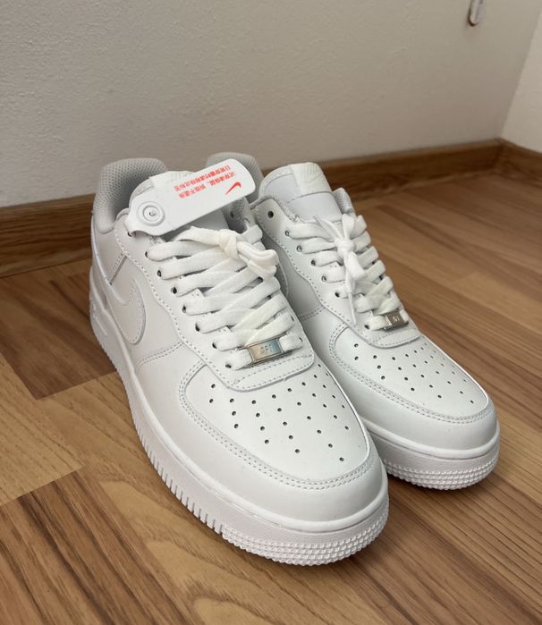 Air force 1 noi cu eticheta