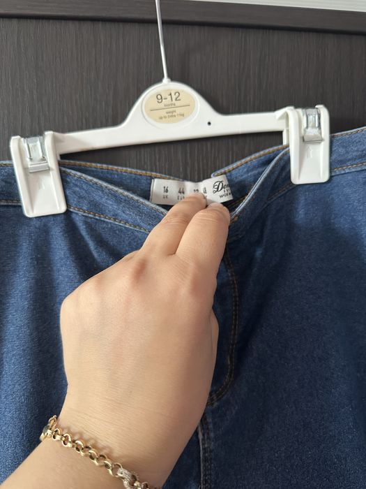 Blugi de dama in stare foarte buna