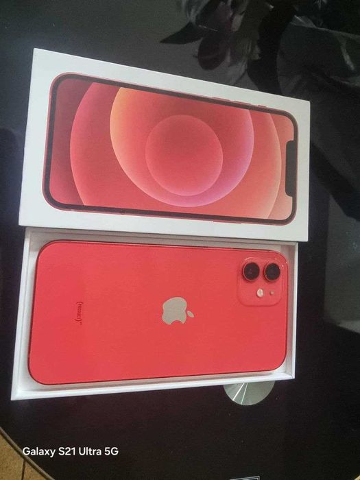 Продавам IPHONE 12, прекрасен!