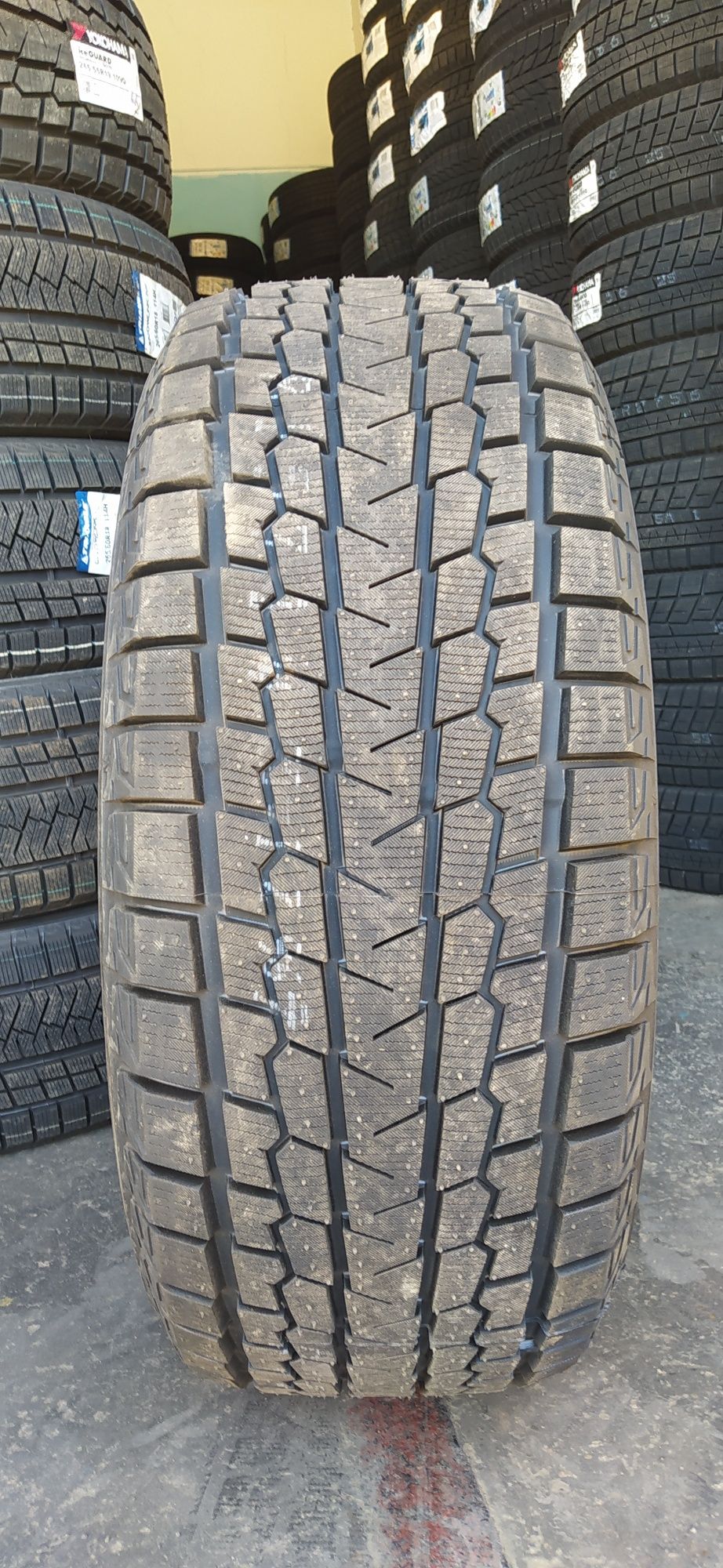 285/60R18 Yokohama GO75