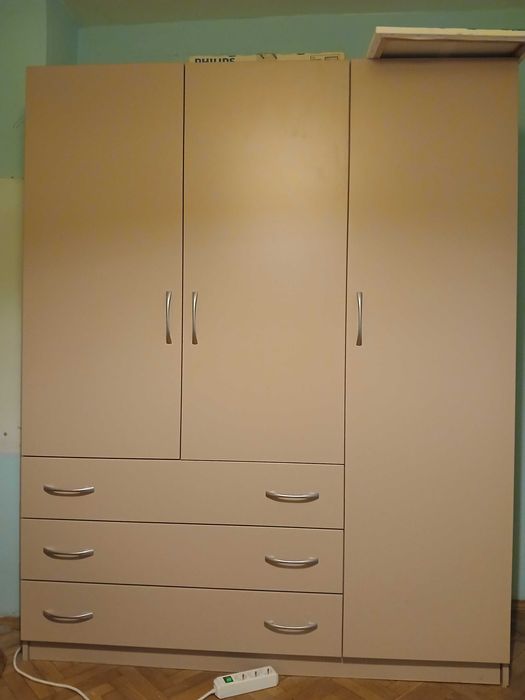 Гардероб, три крила(H/L/W: 201/160/53 cm)