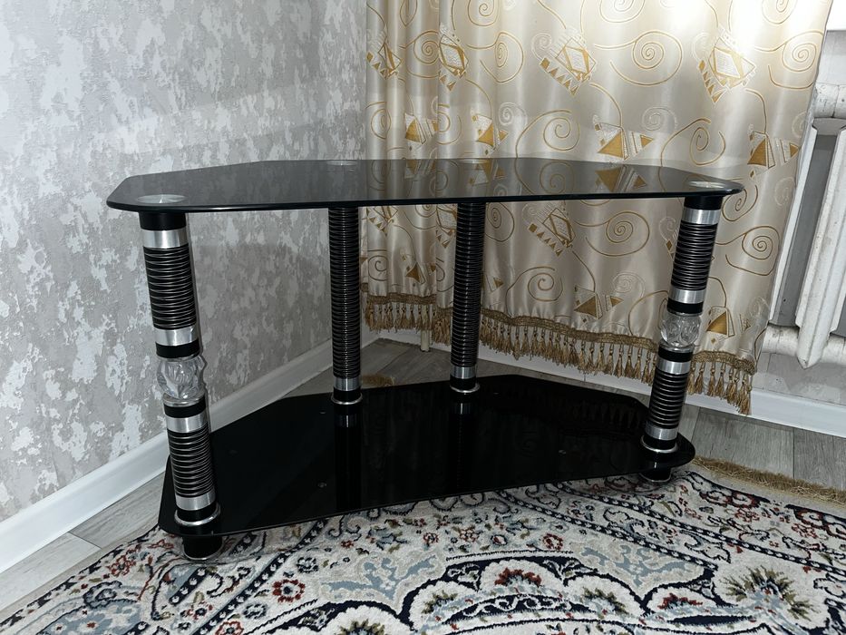 Продам тумбу под тв