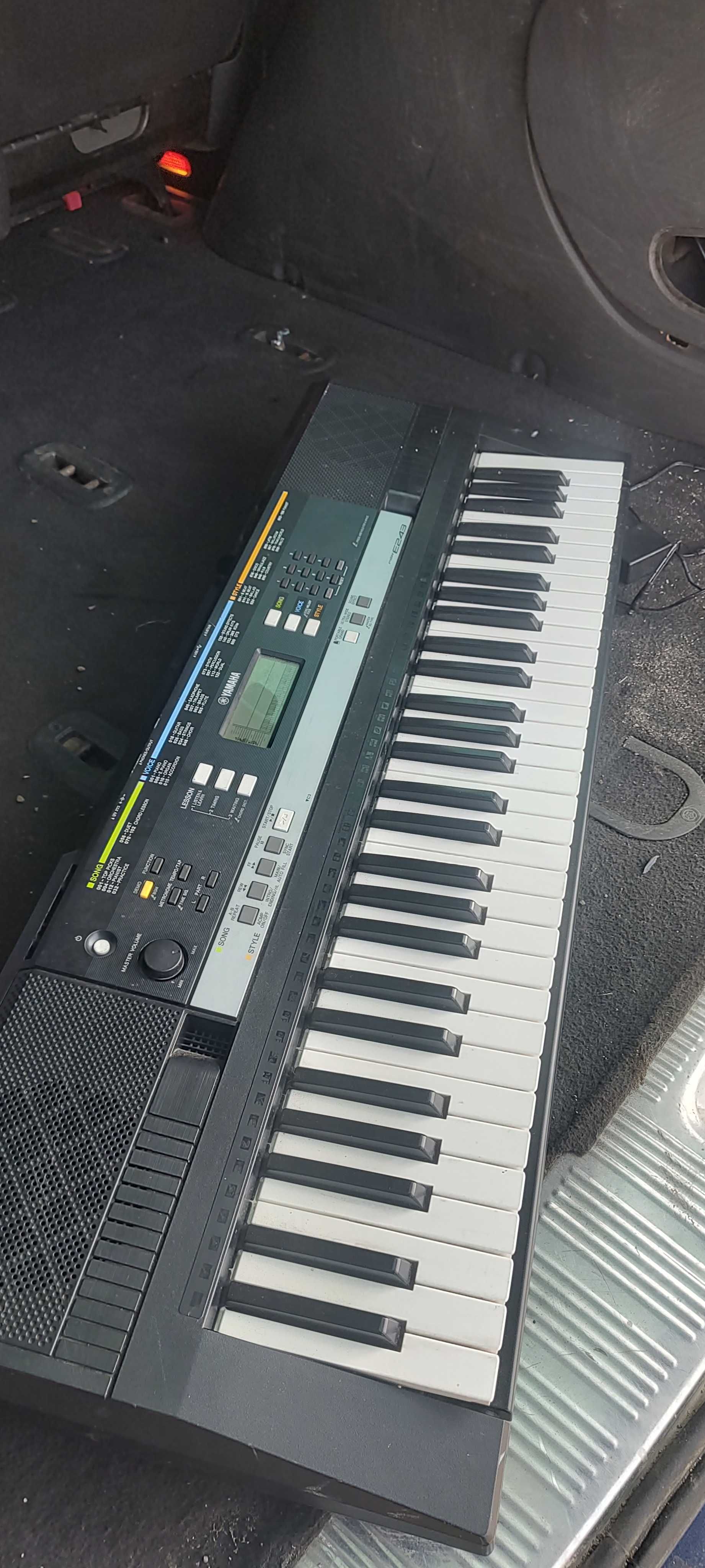 Orga electronica Yamaha PSR-E243