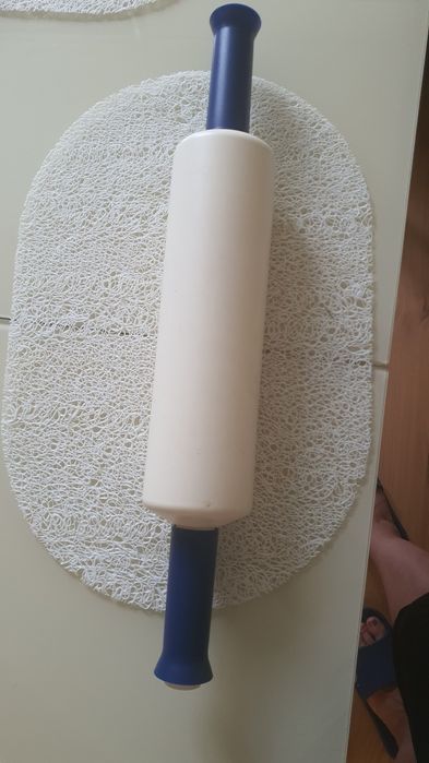 Продаётся скалка Tupperware