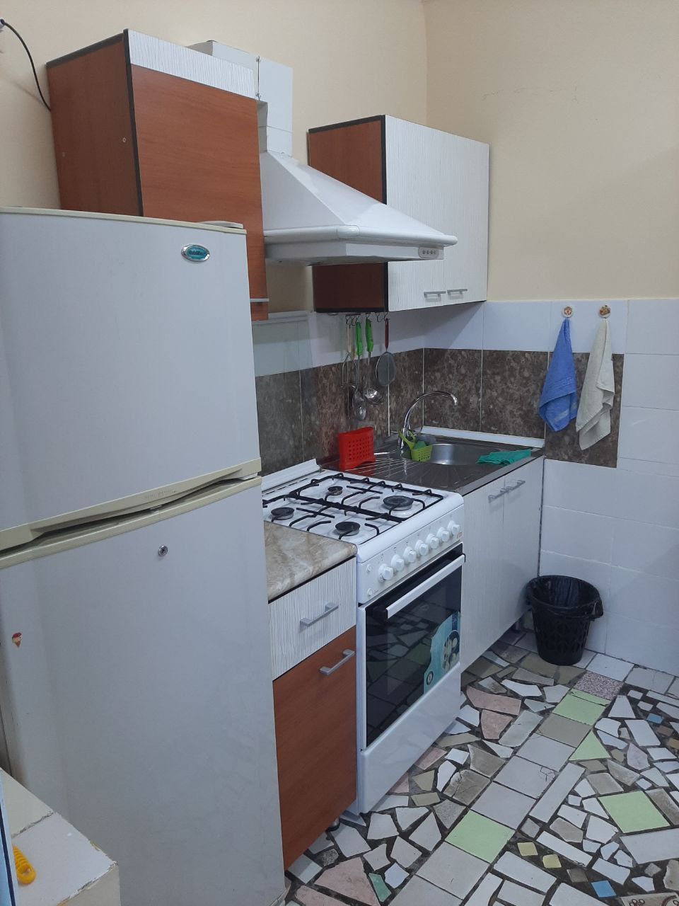 Двор с бассейном в городе
