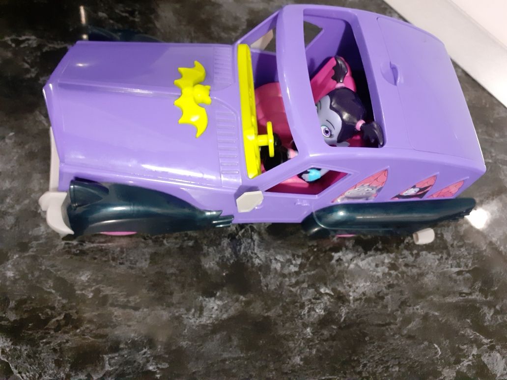 Vampirina cu automobil