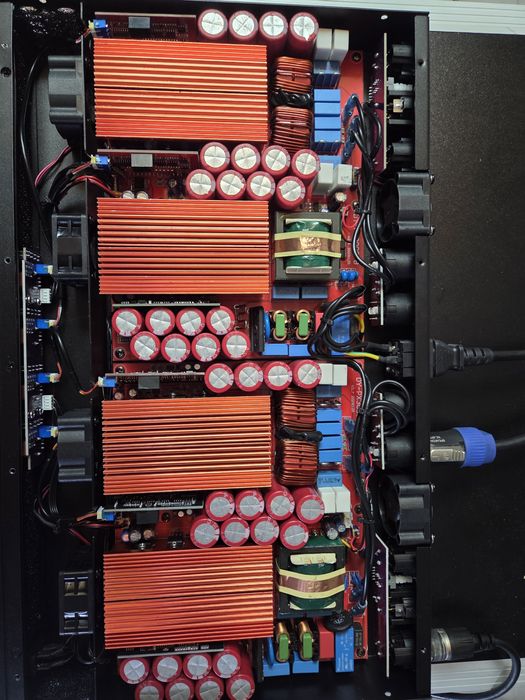Professional audio amplifer  4x1500w