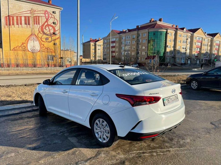 Продам авто Хундай акцент 2021 новая