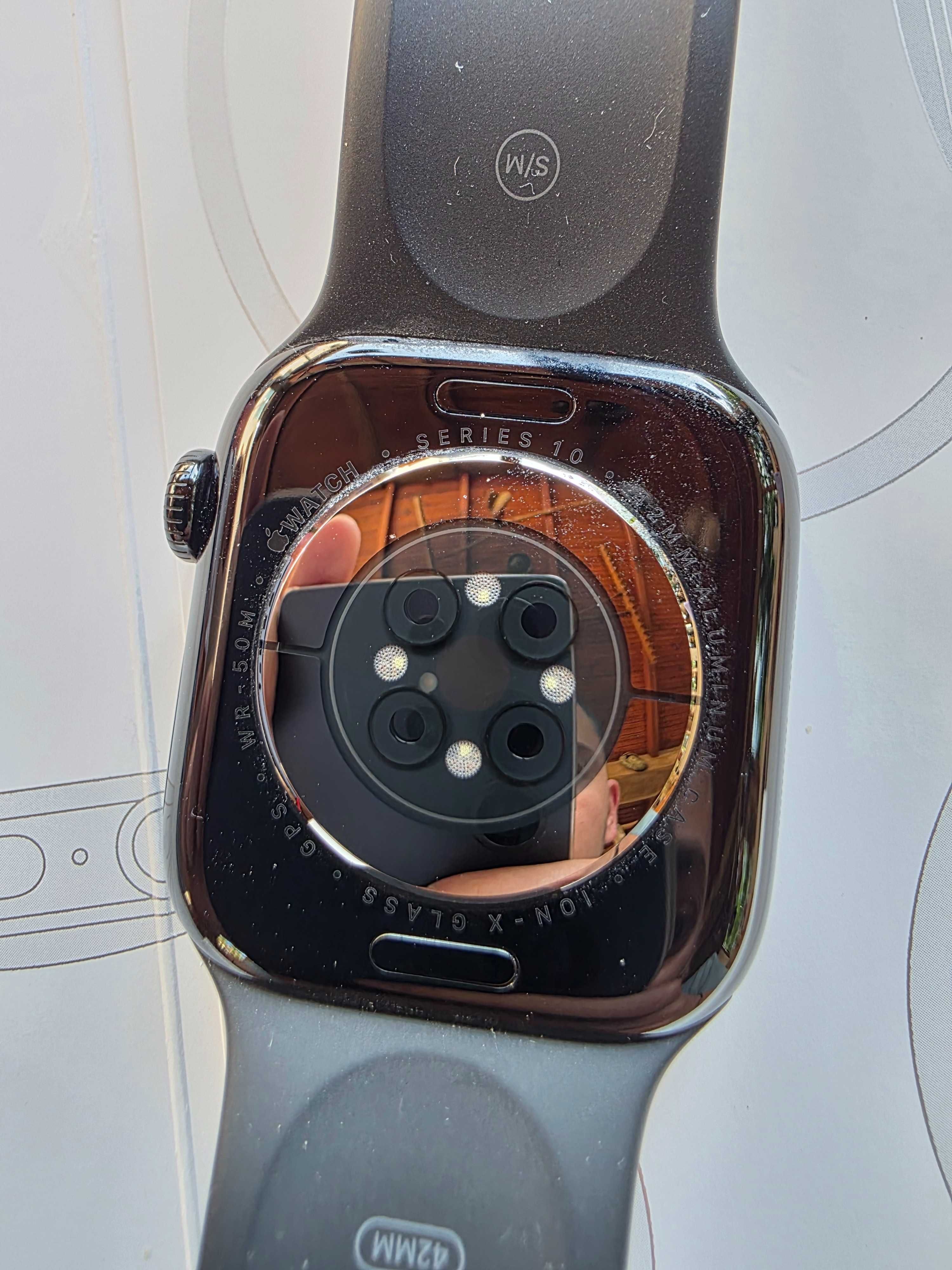 Продавам: Apple Watch Series 10 - Черен (GPS + Cellular) 42mm