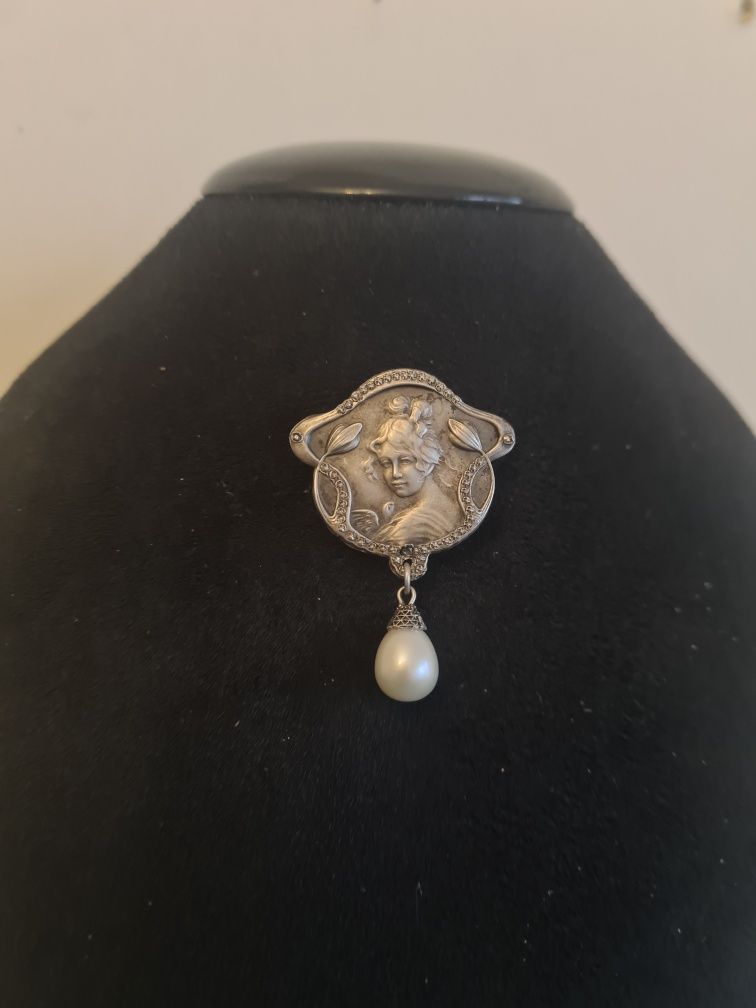 Сребърна брошка в стил Ар Нуво 1900г.